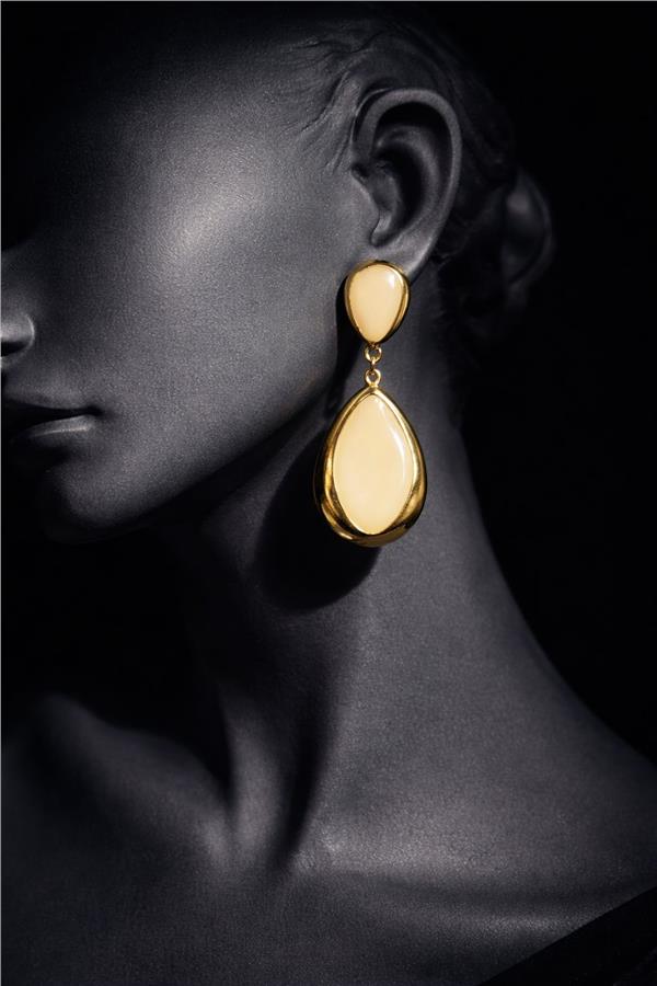 Becca Krem Rengi Taşlı Sallantılı Statement Küpe